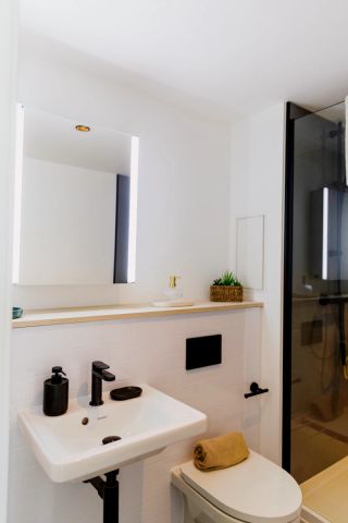 Standard Studio (Floors 11-16) - Photo 4