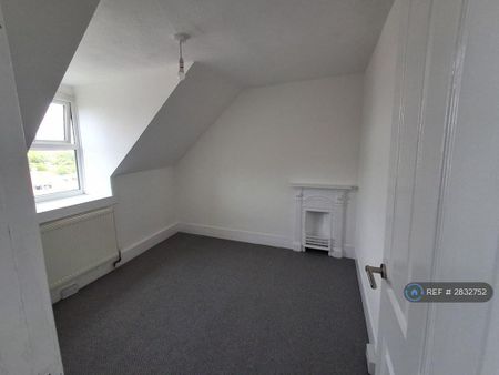 2 bedroom maisonette to rent - Photo 2