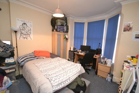 1 bed Mid Terraced House for Rent - Photo 2