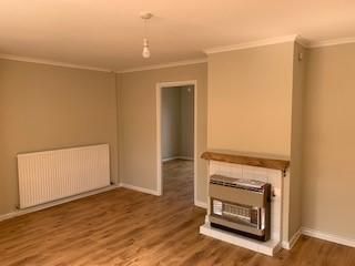 3 bedroom end of terrace house to rent - Photo 2