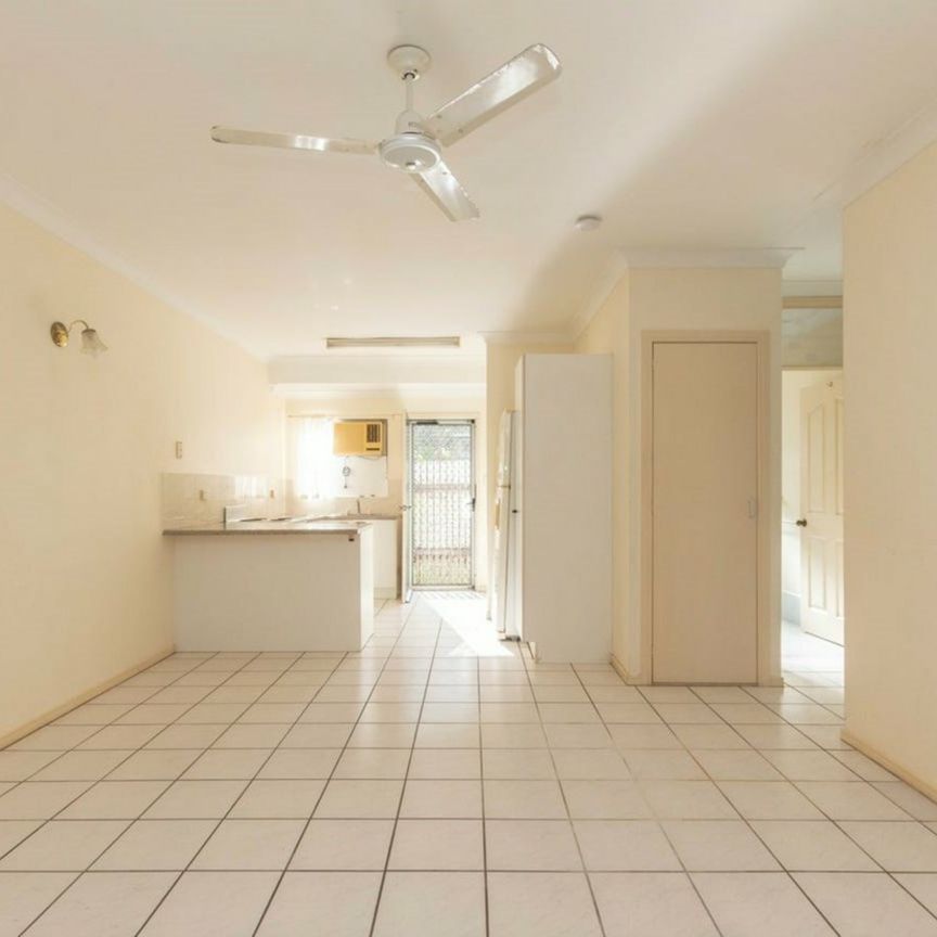 CHARMING UNIT IN MOOROOBOOL!!! - Photo 1