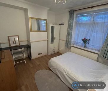 1 bedroom in a house share to rent - Photo 1