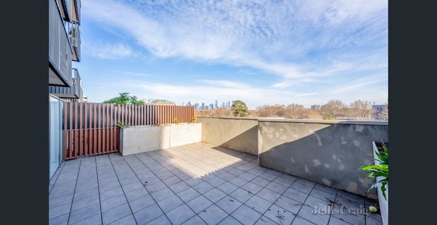 Stylish One-Bedroom Apartment - Photo 1