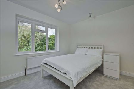 A recently refurbished detached home in a fantastic location. - Photo 5