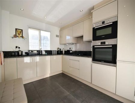 2 Bedroom Apartment To Let - Photo 5