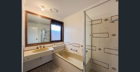 Spacious Family Home with Flexible Living - Photo 3