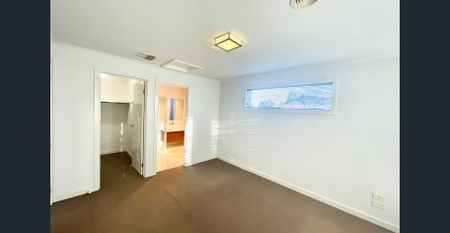 🏡 Fantastic Family Living by the Park! - Photo 3