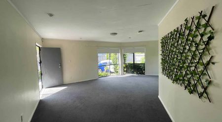 3 Bedrooms in Botany Downs - Photo 4