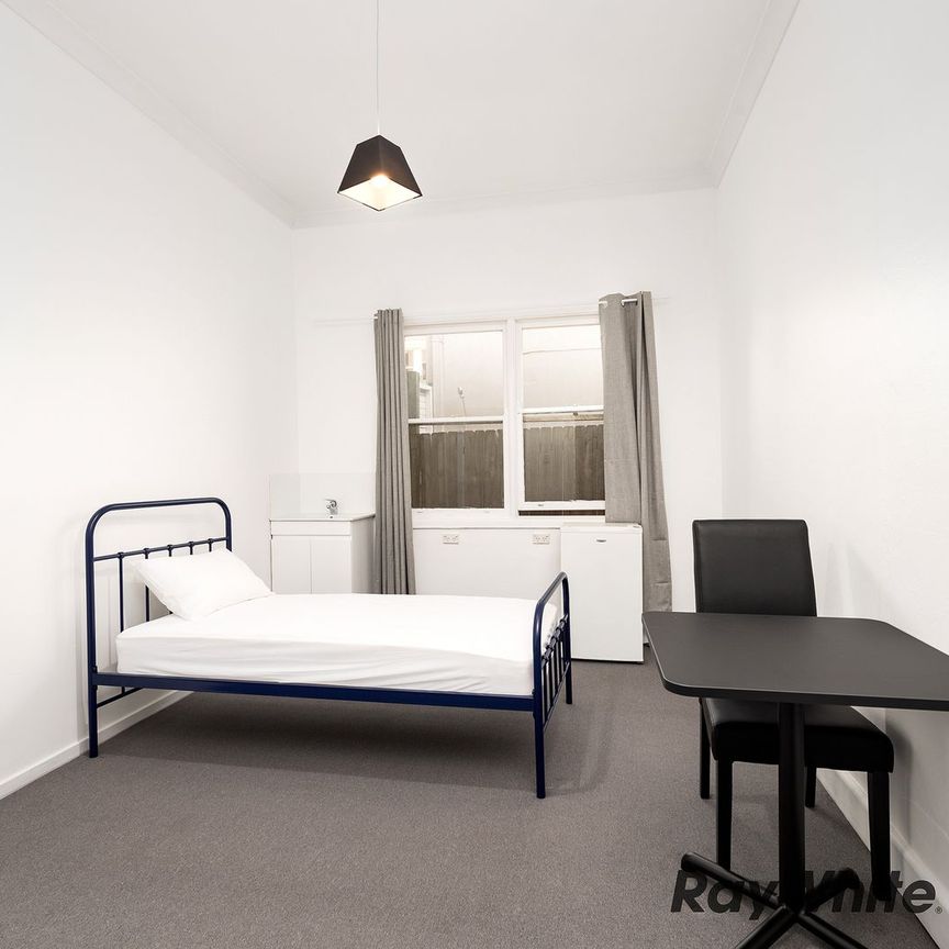 BOARDING HOUSE IN IDEAL LOCATION! - Photo 1