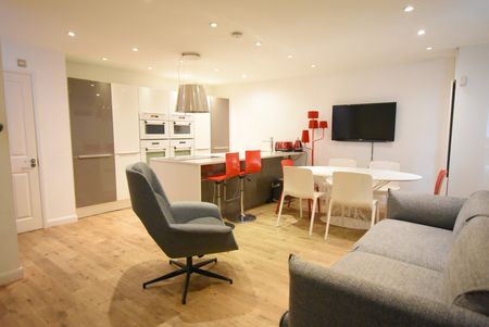 Huntsworth Mews, London, NW1 - Photo 2