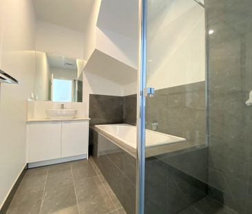 3/12 Clunes Street, Kingsbury VIC 3083 - Photo 1