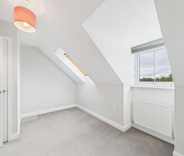 4 bedroom semi-detached house to rent - Photo 6