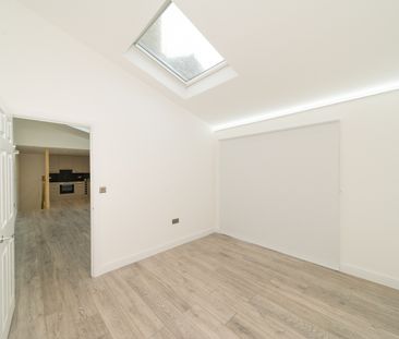 3 Bed Flat, East Dulwich Road, SE22 - Photo 3