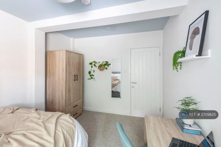 6 bedroom semi-detached house to rent - Photo 5