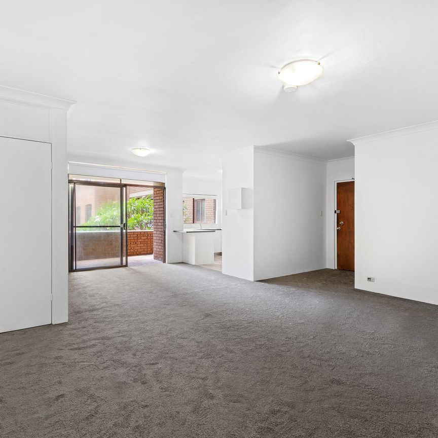 Lovely 3 Bedroom Apartment on the First Floor - Photo 1