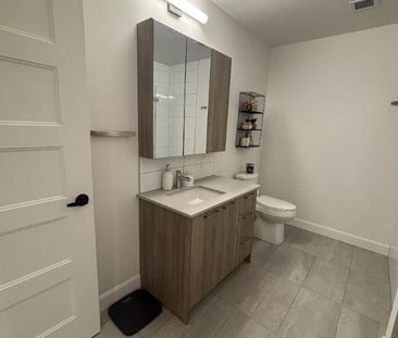 ✨ 3 ½ moderne, dernier étage, très lumineux – Wi-Fi & stationnement... - Photo 3