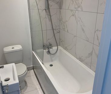 2 Bed Flat, Gap Road, SW19 - Photo 4