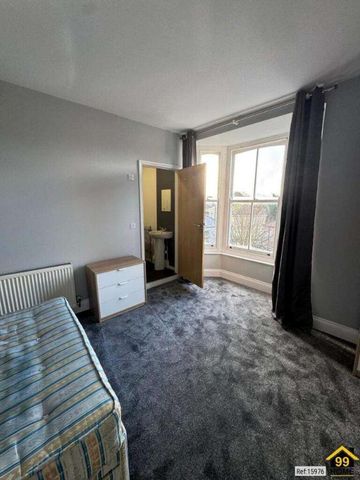 Commercial Street, Camborne, Cornwall, TR14 - Photo 3