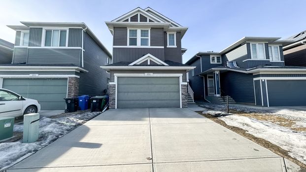 Spacious 4 Bedroom Family Home With Finished Basement And Bonus Room - Photo 1