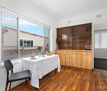 DELIGHTFUL HOME FOOTSTEPS TO BEACHES AND RESERVES - Photo 3