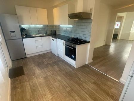 5 bedroom end of terrace house to rent - Photo 3