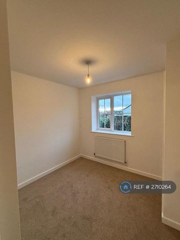 3 bedroom terraced house to rent - Photo 5