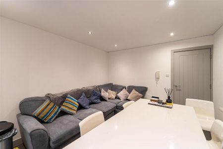 6 bedroom house to rent - Photo 2