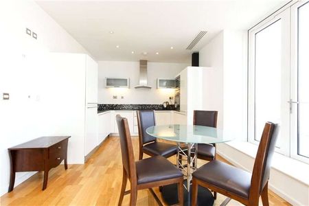 A modern 2 bedroom penthouse situated on the 21st floor of this striking residential development located close to the heart of Canary Wharf’s financial district. - Photo 3