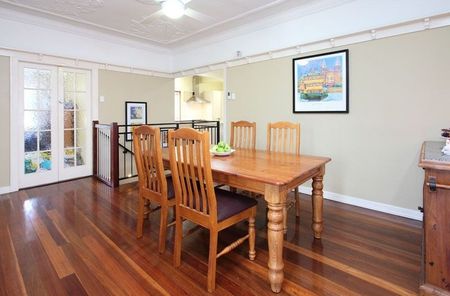 Lovely Family Home with Pool - Photo 2