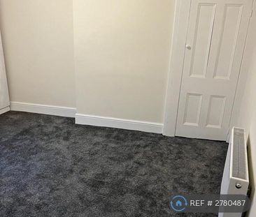 3 bedroom end of terrace house to rent - Photo 4
