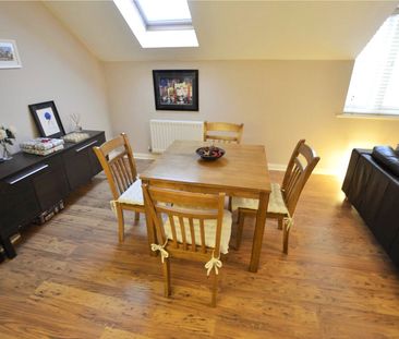 2 bedroom Flat in Hieatt Close, Reading - Photo 2