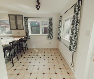 3 Bed Semi-detached House - Photo 1