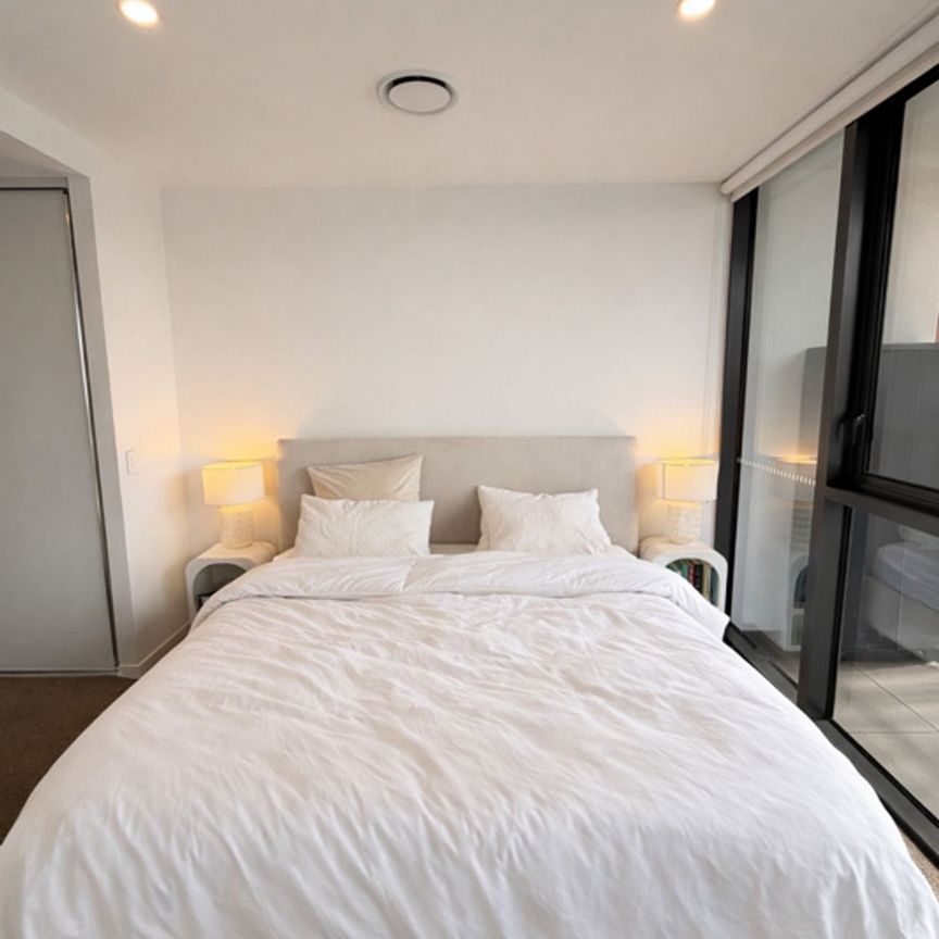 Fully Furnished Stylish 2 Bedroom Riverside Apartment - Photo 1