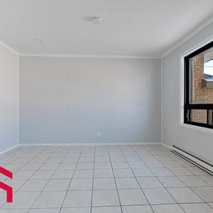Appartement Rivière-des-Prairies/Pointe-aux-Trembles (Montréal) À Louer - Photo 3