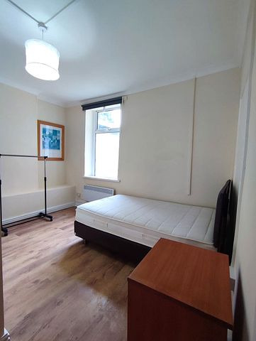 £800 PCM, Furnished One Bedroom Ground Floor Flat in North Luton Place, Adamsdown, Cardiff, CF24 0EU - Photo 3