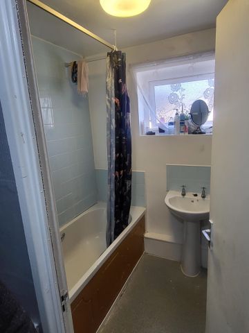 Room in a Shared House, Carlton Grove, LS7 - Photo 3