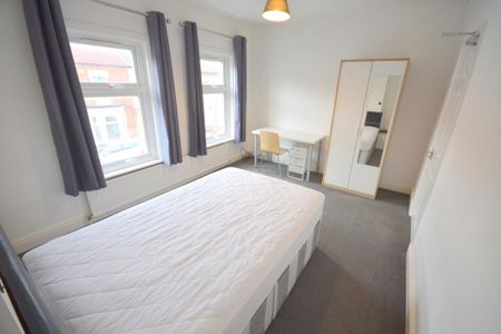 4 bedroom house to rent - Photo 2