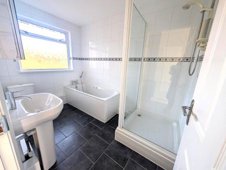 3 bedroom detached bungalow to rent - Photo 5