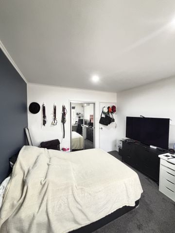 MOUNT EDEN, 2 BEDROOMS - Photo 2