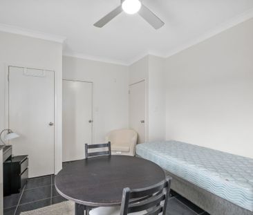 Self Contained Studios, so close to University of QLD - Photo 2