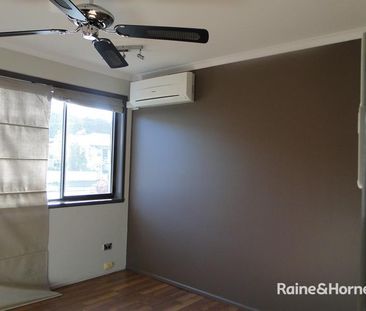 2/196 AUCKLAND STREET, South Gladstone, QLD 4680 - Photo 5