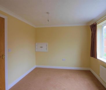 4 bedroom semi-detached house to rent - Photo 4