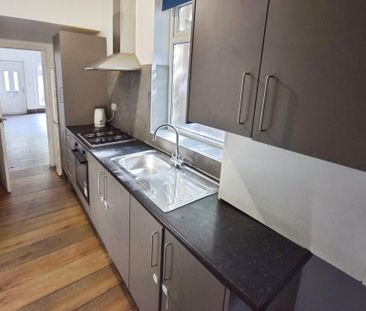 3 bedroom end of terrace house to rent - Photo 5