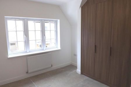 3 bedroom semi-detached house to rent - Photo 3