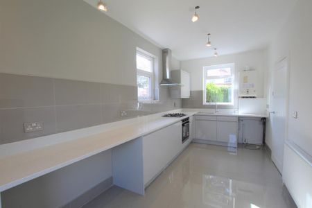 3 bedroom semi-detached house to rent - Photo 4