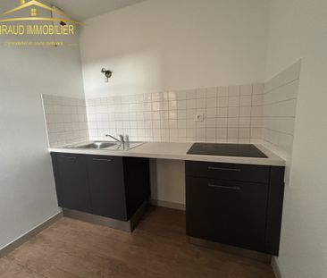 Location Appartement 2 pièces 45m² CHARLIEU 42190 - Photo 2