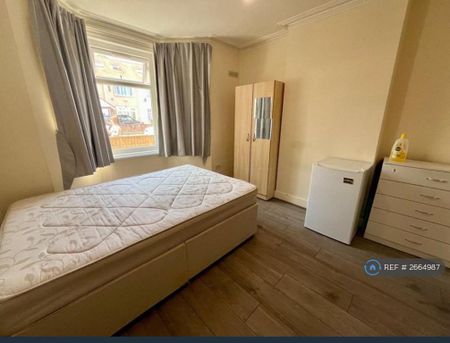 1 bedroom in a house share to rent - Photo 2