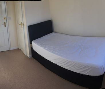 WF1, Wakefield - Photo 1