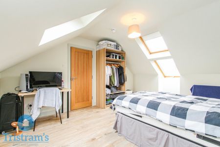 References Pending - 5 bed Apartment - Photo 5