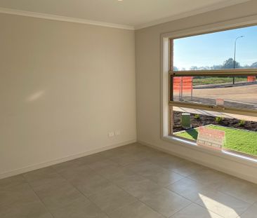 Peaceful Living in Popular Family Suburb - Photo 4